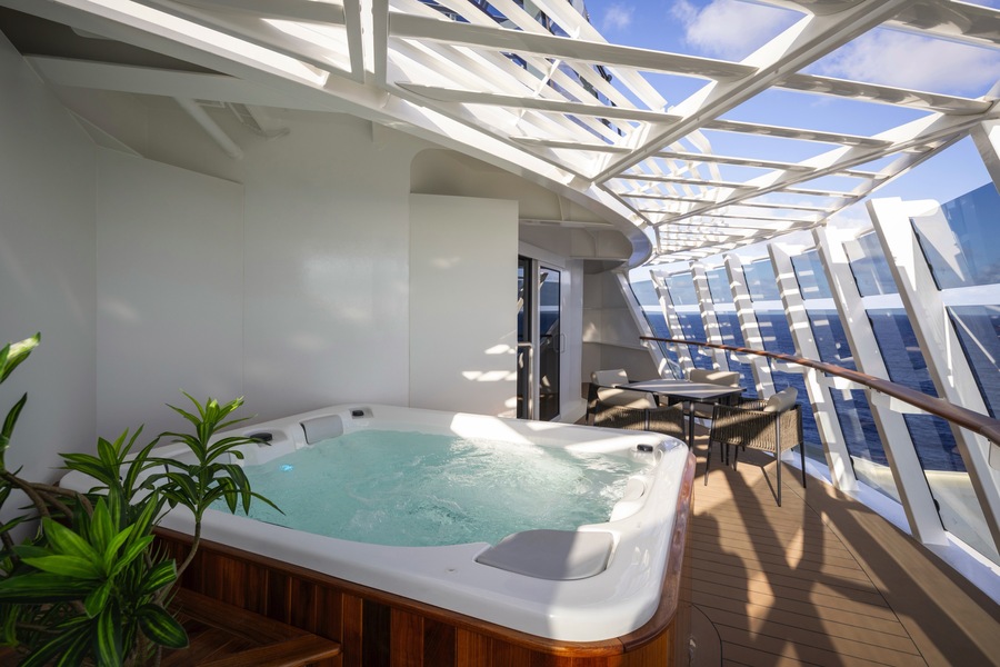 MSC Cruises MSC World America MSC Yacht Club Royal Suite ©MSC Rights, Ivan Sarfatti 6.jpg